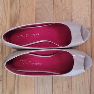 CLLaundry size 7 1/2 in nude